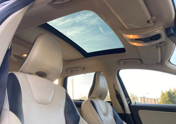 Volvo XC 60 cena 58900 przebieg: 242000, rok produkcji 2011 z Puławy małe 121
